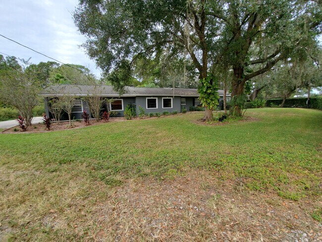 Foto del edificio - 820 Crenshaw Lake Rd