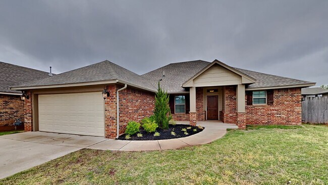 Building Photo - Beautiful 4 Bedroom 2 Bath Home in Mustang...