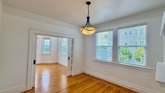 Building Photo - Come live in one of San Francisco's most p...
