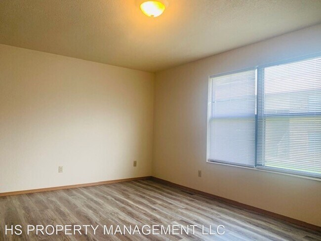 Building Photo - 815-819 N Cedarbrook Ave