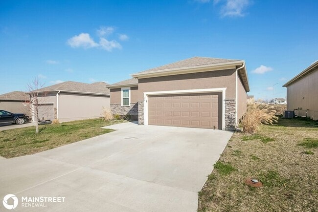 Building Photo - 206 NE Katie Ct, Grain Valley, MO 64029