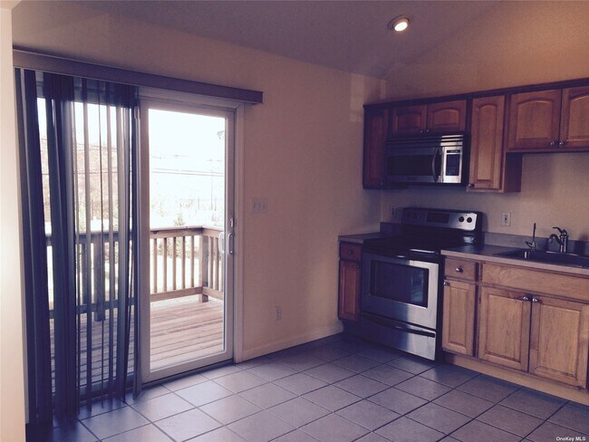 Building Photo - 109 Greenway Dr