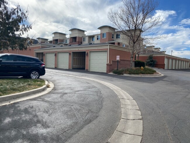 Foto del edificio - Beautiful 2BD/2BA Condo with Garage in Par...