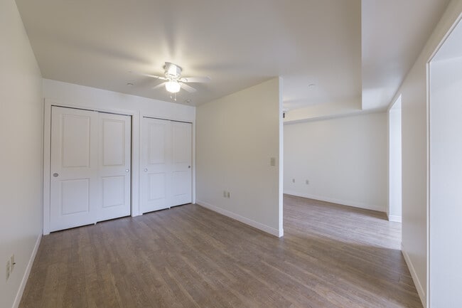 Building Photo - 876 W Lancaster Ave