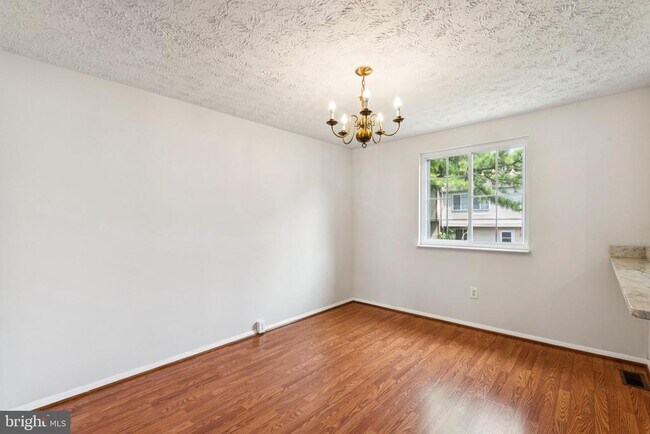 Foto del edificio - 7994 Tyson Oaks Cir