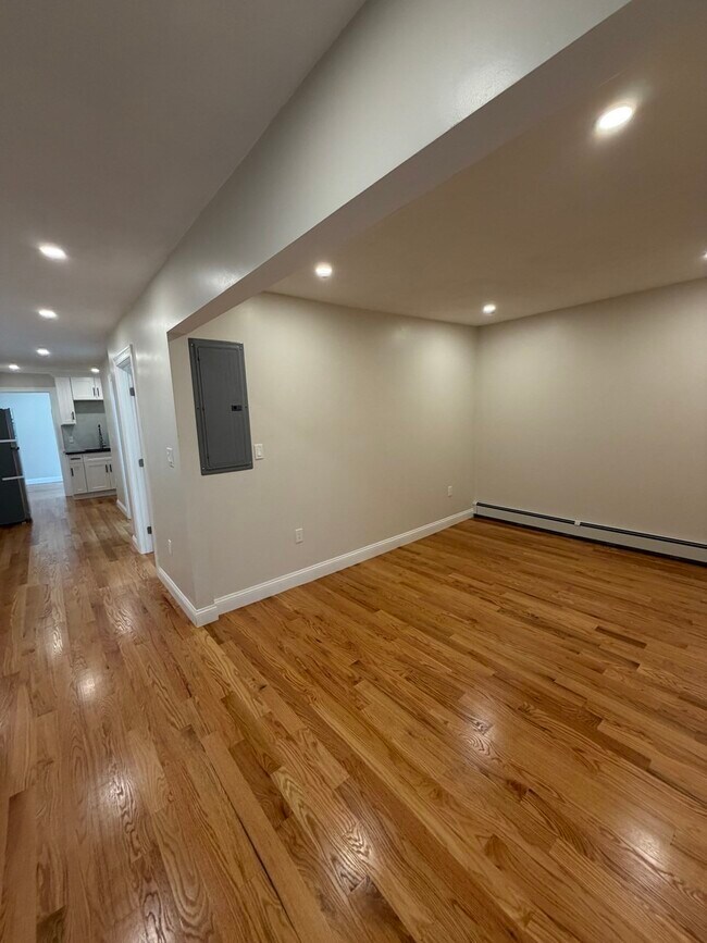 Building Photo - 30 Hano St
