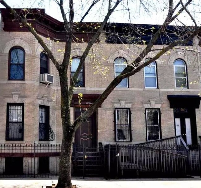 Building Photo - MOFFAT STREET