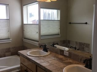 Building Photo - SW Bend Home with Upgrades!