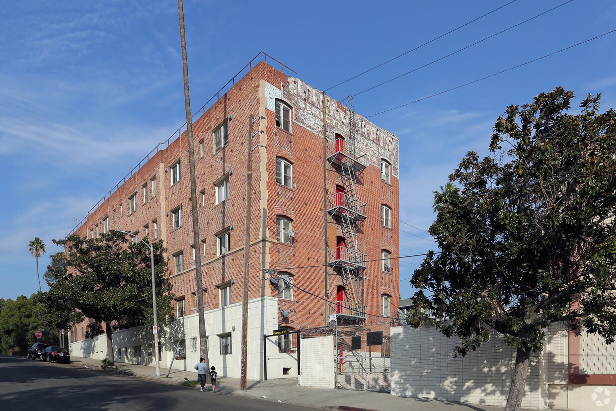 Foto principal - 2500 S Hobart Blvd