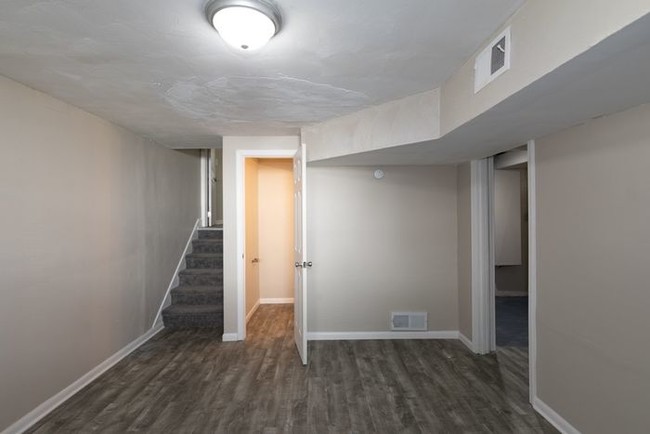 Foto del edificio - 4037 Whitaker Dr