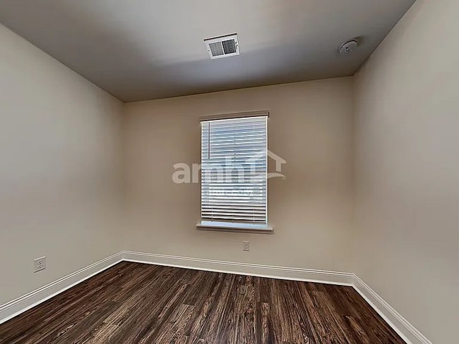 Building Photo - 311 W Cartess