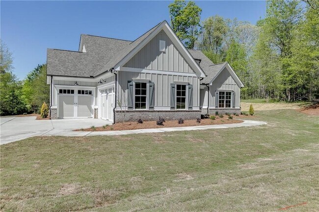 Building Photo - 5682 Meadow View Dr