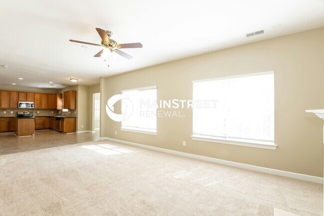 Foto del edificio - 4 Bedroom Pet-Friendly Home in Charlotte, NC with Main Street Renewal