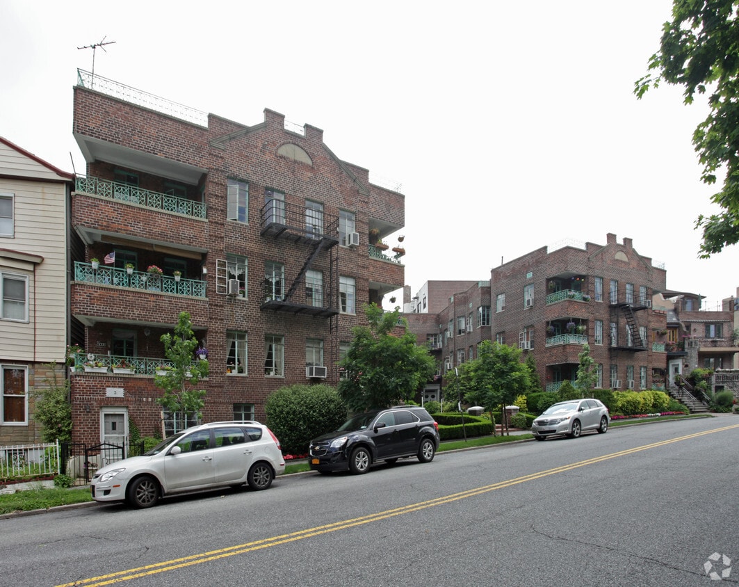 Foto del edificio - 7005-7019 Shore Rd