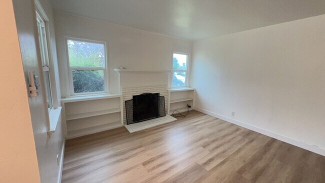 Foto del edificio - Charming Home in the well-established Riverside neighborhood!