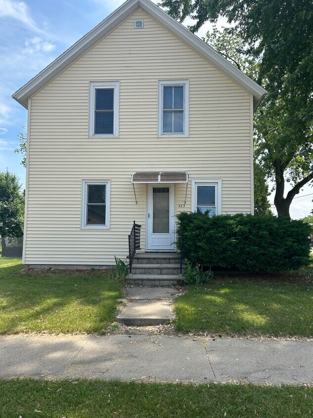 Primary Photo - 423 Maryhill Dr