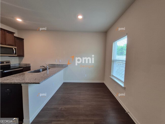 Foto del edificio - 511 Highwood Ln