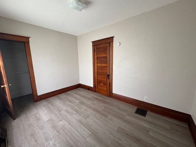 Foto del edificio - 1107 W 1st St