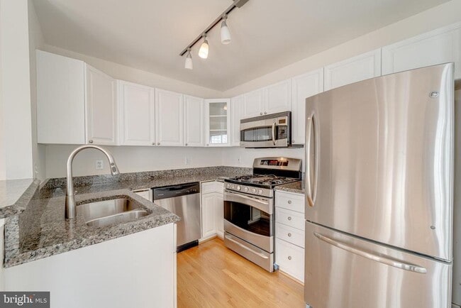 Building Photo - 4656 Kirkland Pl