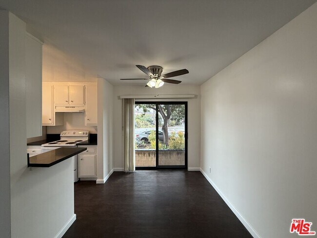 Foto del edificio - 3660 Watseka Ave