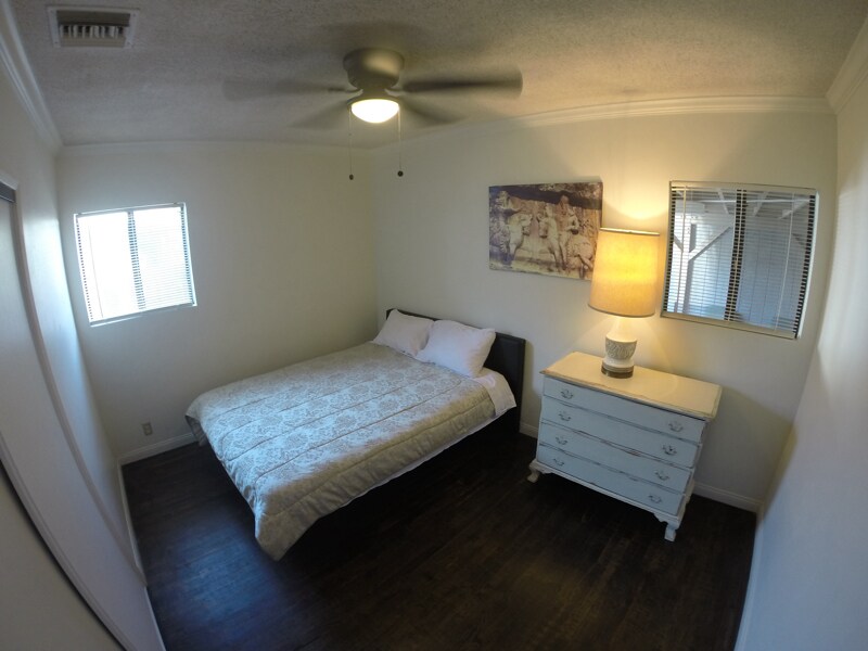Foto principal - 6002 Hazelbrook Ave