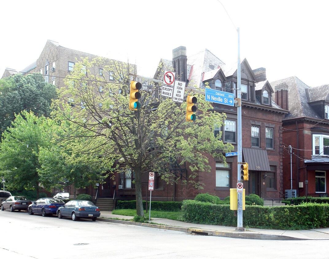 Foto del edificio - 301-303 N Neville St