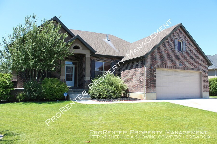 Primary Photo - Beautiful 5 Bed, 3.5 Bath Syracuse Home