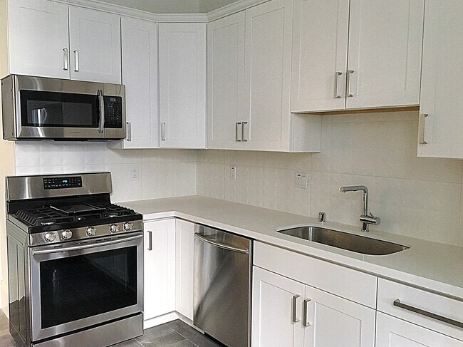 Building Photo - 1382 McAllister St