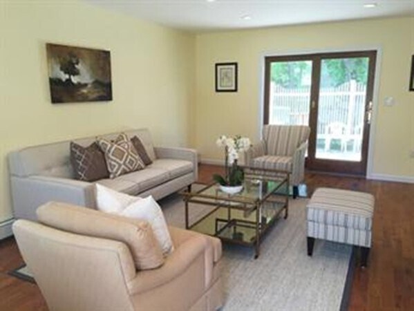 Foto del edificio - 633 Saw Mill Brook Pkwy