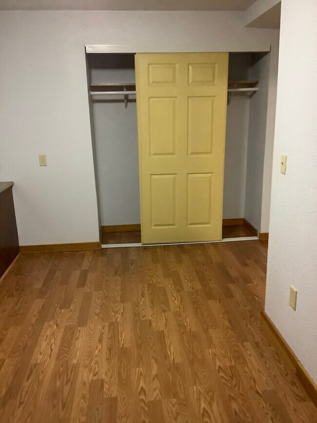 Bedroom - 5819 Bayview Ave