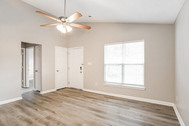 Foto del edificio - 941 Milkwood Ln