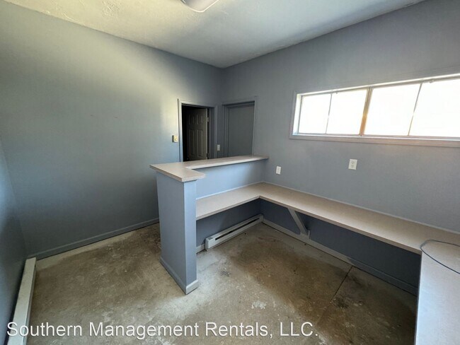 Building Photo - Studio, 1 bath House - 719 S Pine St.
