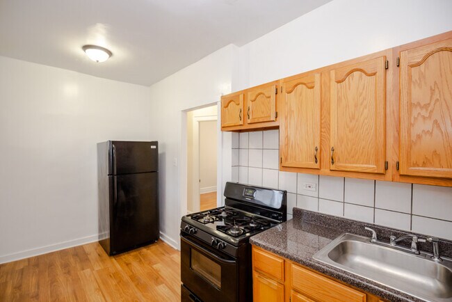 Building Photo - 1BR w/Heat!  NO Sec Deposit!  51st King Dr