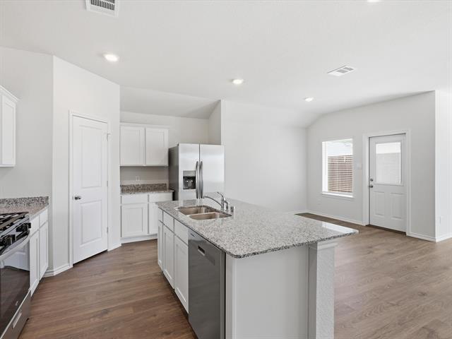 Foto del edificio - 757 Tiger Lily Wy