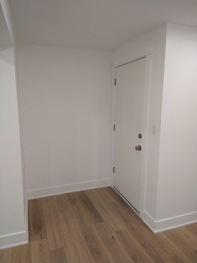 Building Photo - 2021 W 47th St