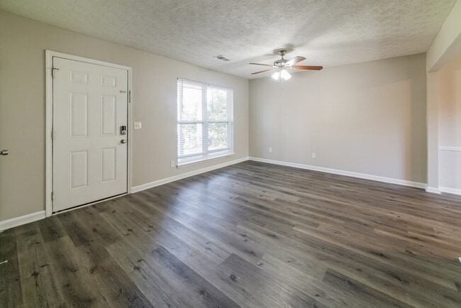 Building Photo - 300 N Meade Dr