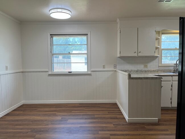 dining - 607 E Oklahoma Ave