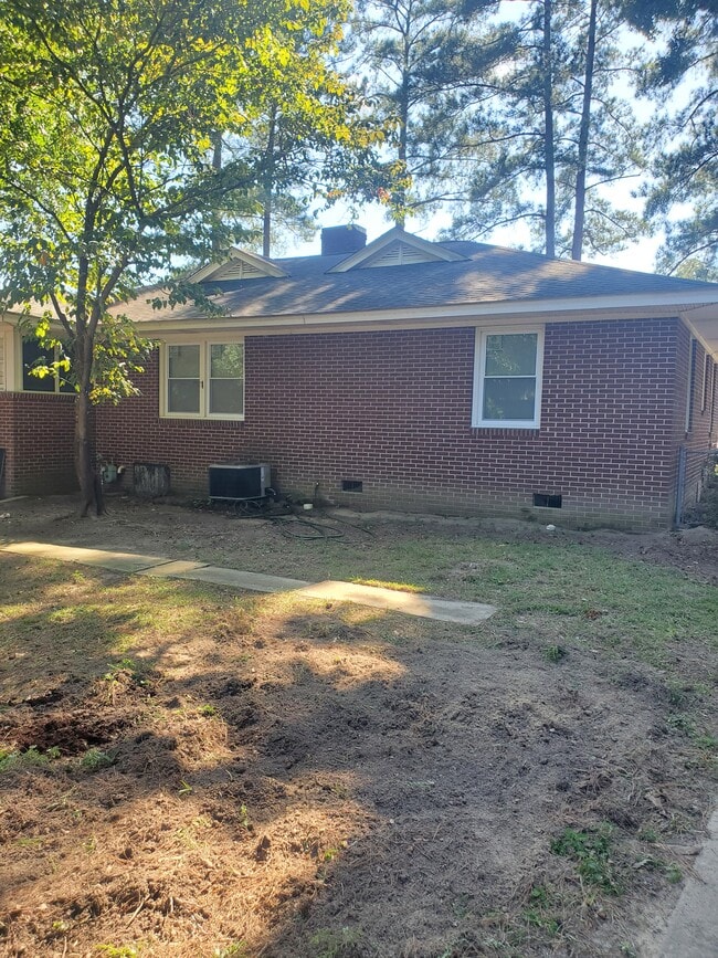 Building Photo - 2812 Friendly Ln