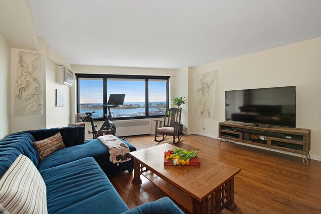 Foto del edificio - 3100 N Lake Shore Dr