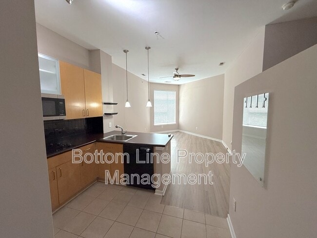 Building Photo - 2125 Southend Dr