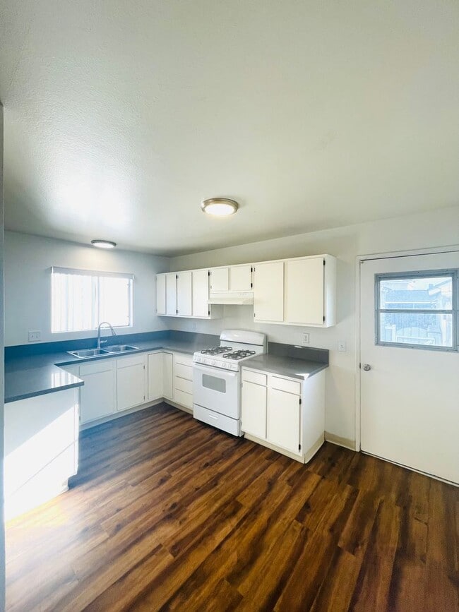 Building Photo - 793