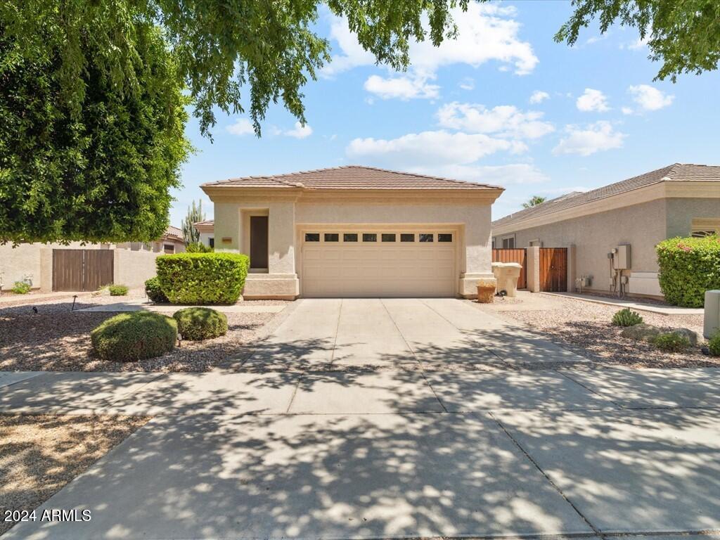 Foto principal - 6980 W Rose Garden Ln