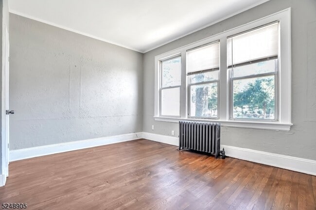 Building Photo - 706 Chestnut St