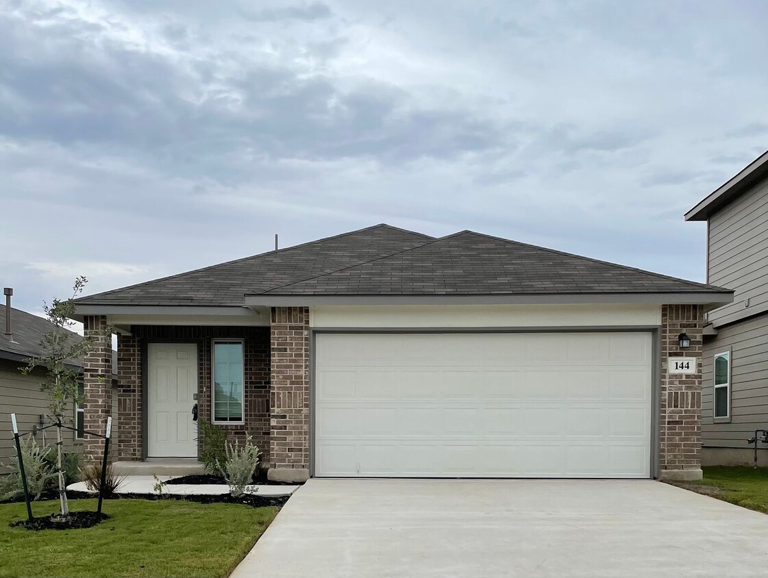 Attractive Like New Home In Master Planned... House Rental in