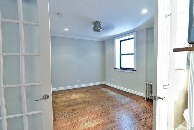 Building Photo - 326 E 35th St