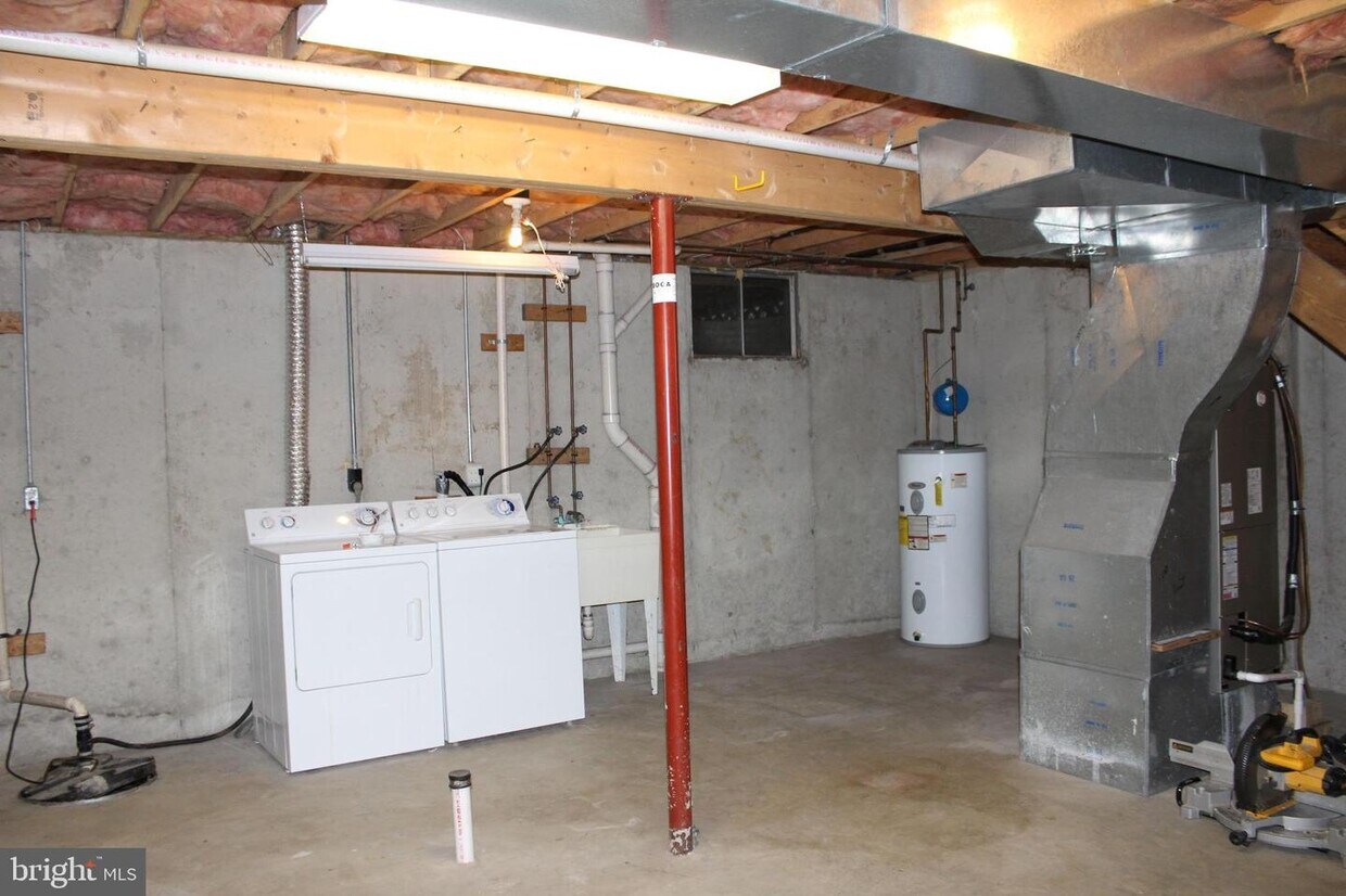 Primary Photo - 6630 High Beach Ct E