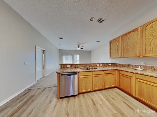 Foto del edificio - 1675 Hollow Glen Dr