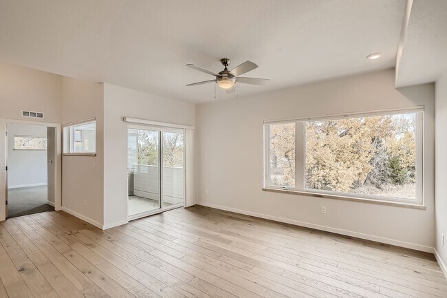 Building Photo - Brand New North End Louisville Top Floor C...