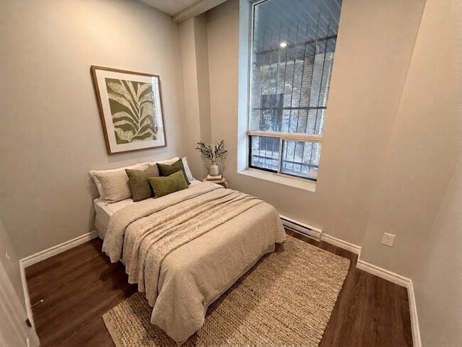 Main Floor 2 Bed - 88 York St