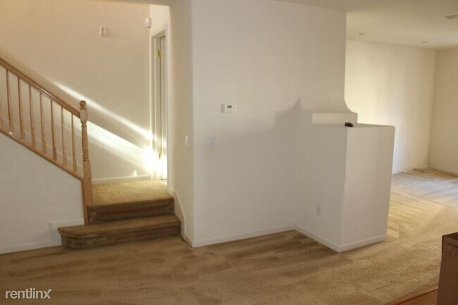 Building Photo - 3 br, 2.5 bath Townhome - 2149 Watermill Road